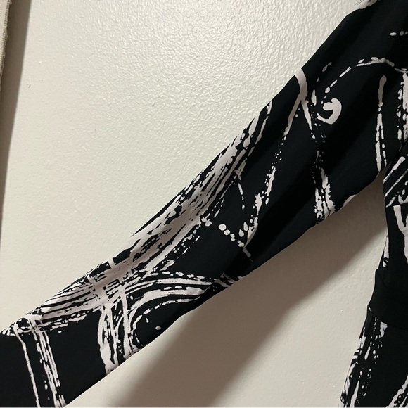 Lane Bryant Black and White Wrap Dress Size 14/16 stretch long sleeve tie front - Picture 3 of 6